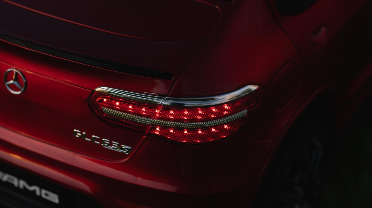 Mercedes GLC 63S- Czerwony - obrazek 11