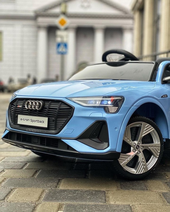 Audi E-Tron Sportback Niebieski - obrazek 8