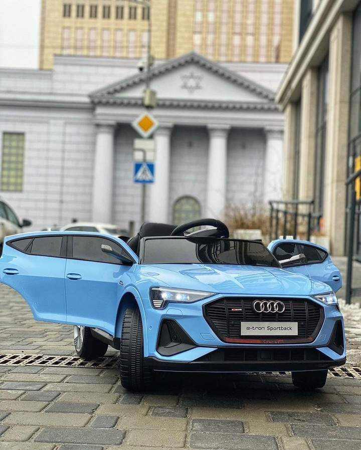 Audi E-Tron Sportback Niebieski - obrazek 9